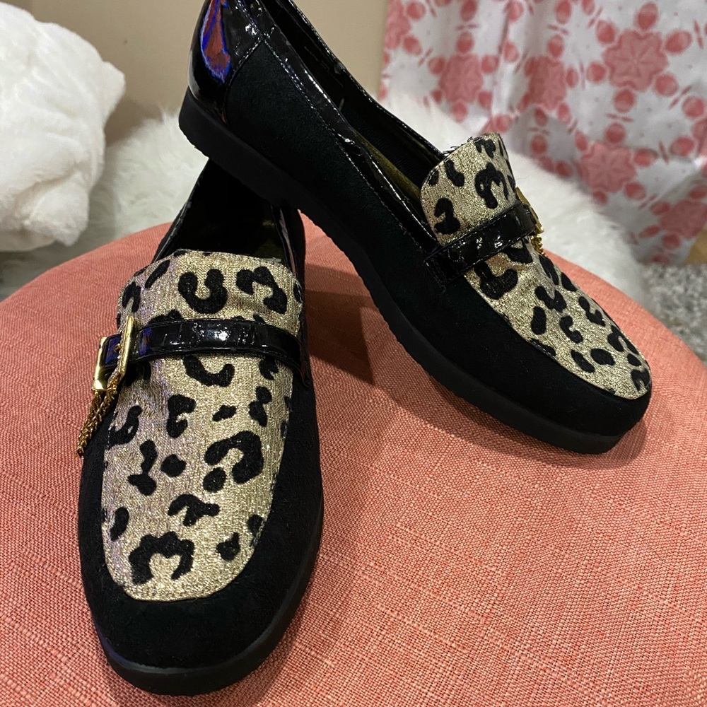 Beverly Feldman Leopard w/Rhinestone Buckle Sz 8
